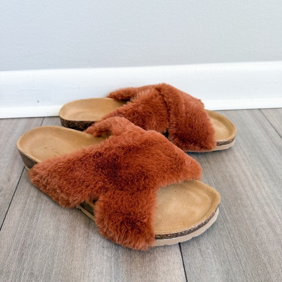 New! Garnet Hill Mira fuzzy faux fur crossover slides burnt orange size 9 - Picture 1 of 3